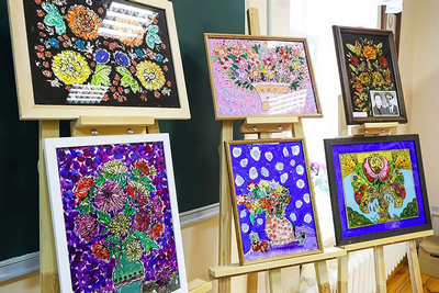 The almost forgotten craft of glass painting has been revived by Belarusian craftsmen