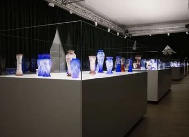 Residents of Vladimir are invited to see the glass works of Emile Galle